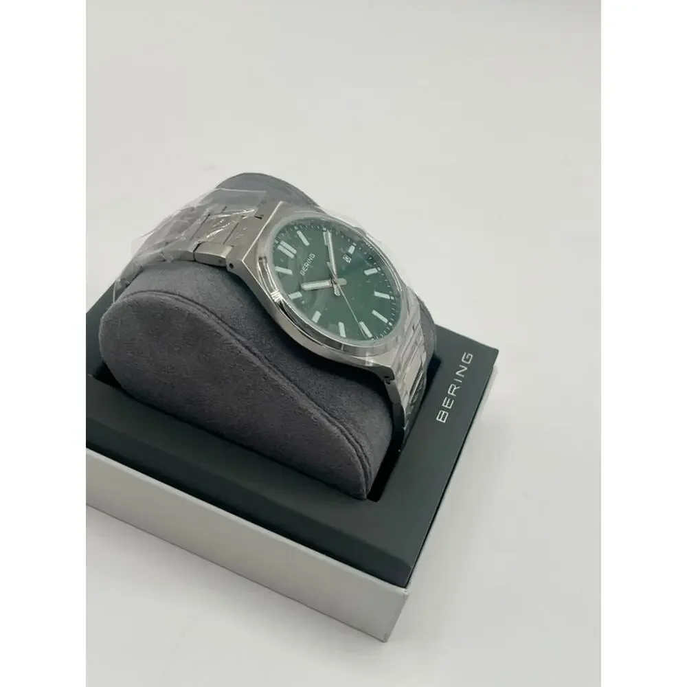 BERING Classic 17639-708 Men's Quartz Watch Green Dial Sapphire 40mm NEW